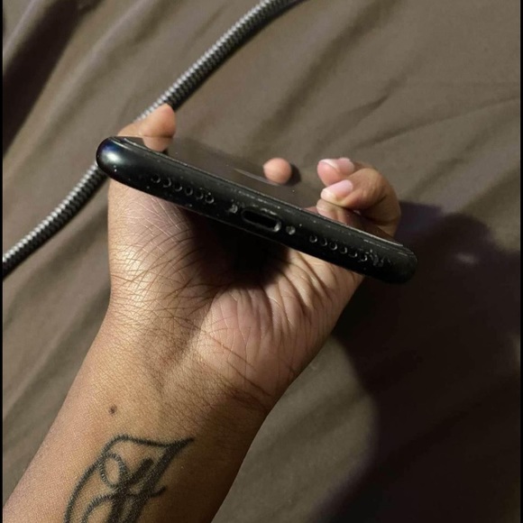 iPhone XR - Picture 3 of 5